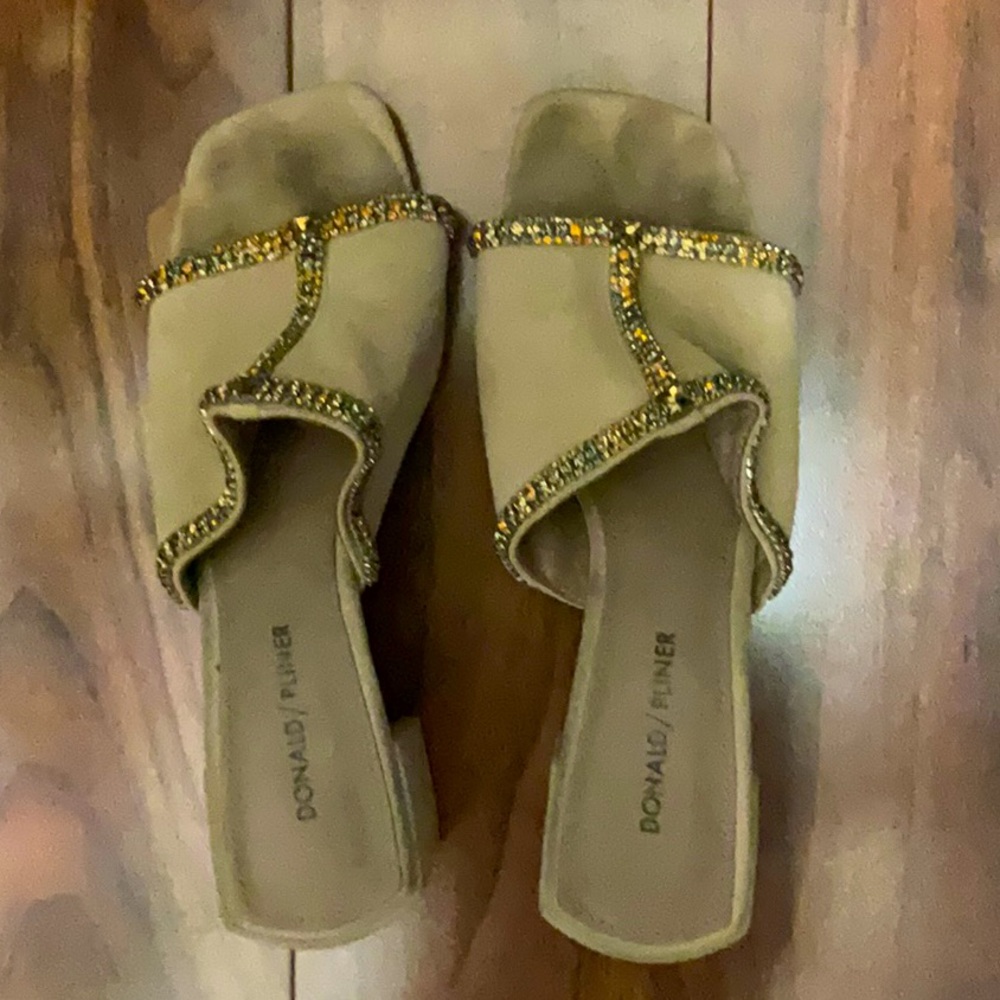 Dress shoes with gold stones